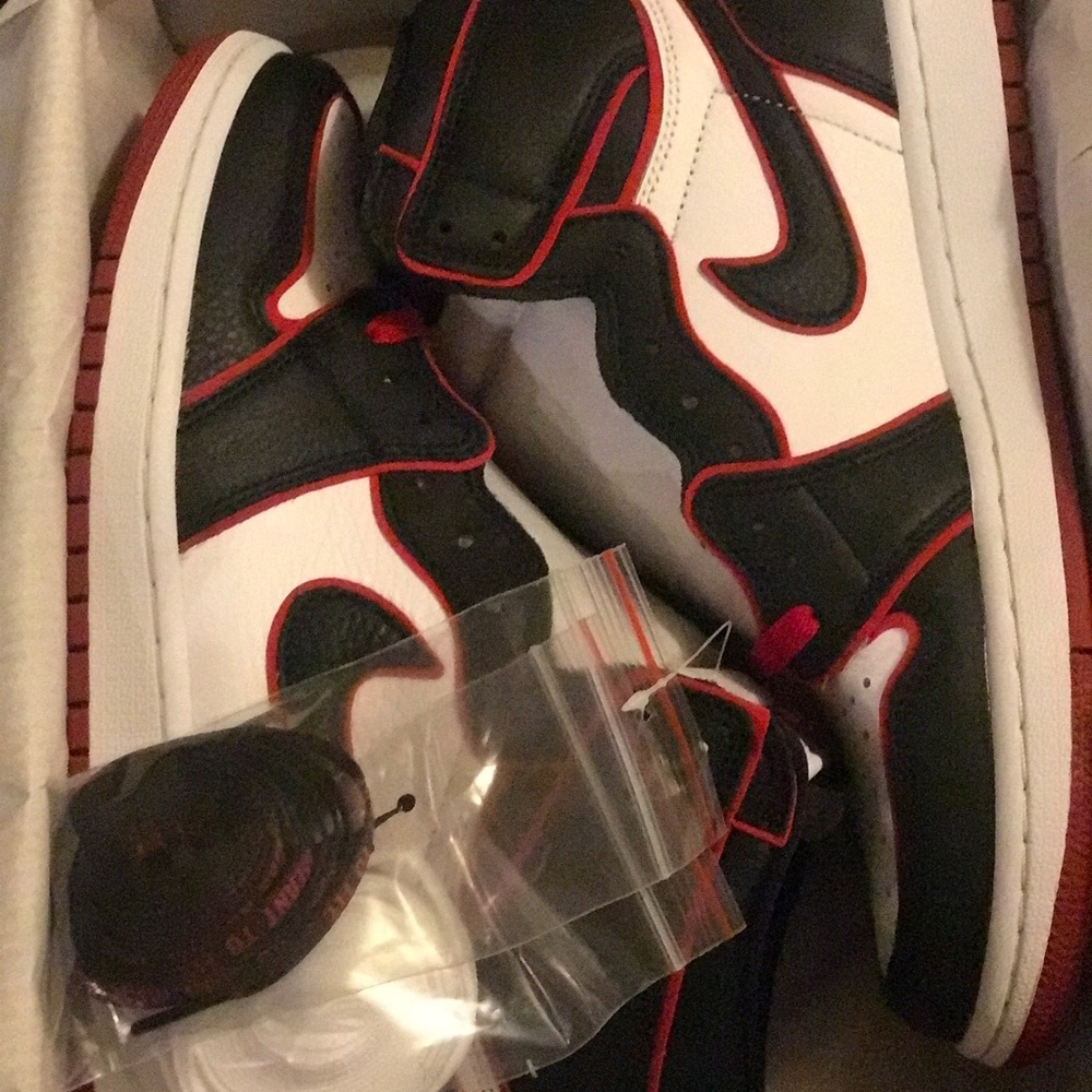AIR JORDAN 1 "BLOODLINE"